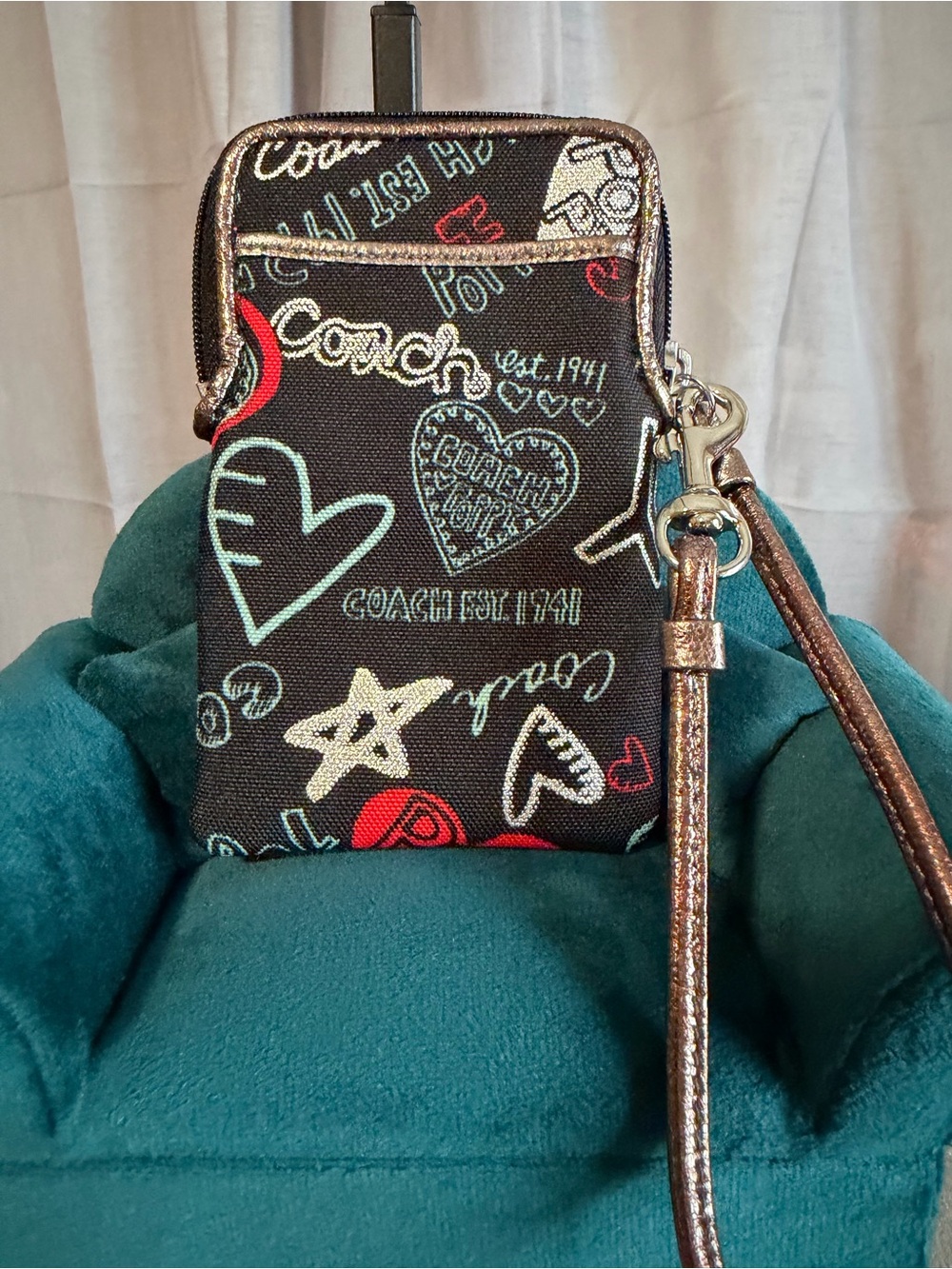 Coach Poppy Graffiti Hearts Vertical Phone Wallet Wristlet - EUC - Picture 2 of 7